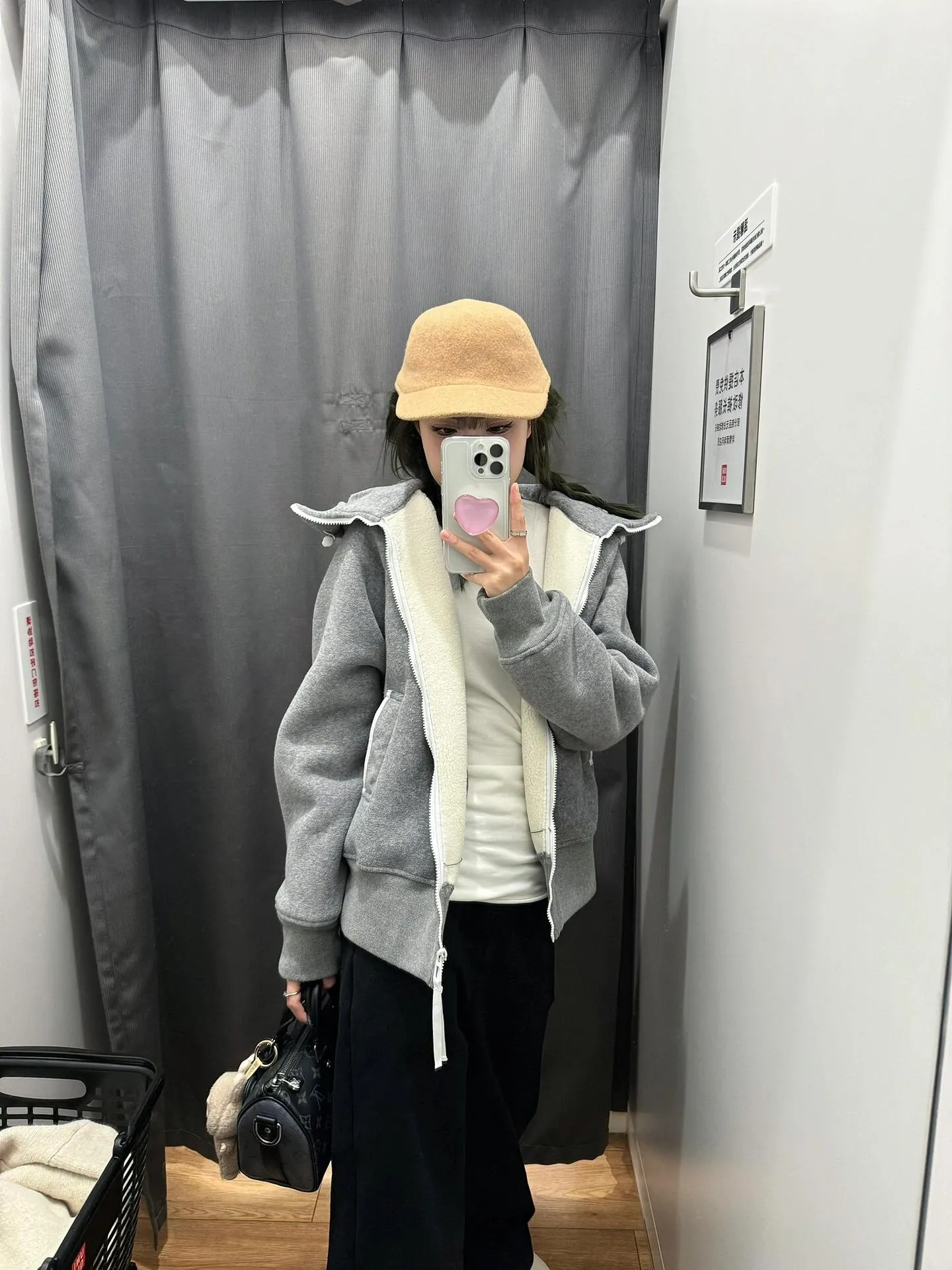 P720 Big Goose white label hooded cashmere sweatshirt Canada Goose Canada Goose SS22 Chilliwack Humanature 01 Logo patch zipper drawstring hooded fleece long-sleeved bomber jacket Exclusive customized wool fabric Only compared with ZP The popularity of this season’s new style does not need any elaboration. The fabric is warm and comfortable long plush and easy to put on and take off. The high-tech breathable space cotton liner makes the whole dress very stiff and at the same time soft, comfortable and lightweight. Breathable, soft, not sweaty, lightweight, stylish, and non-deformable. The iconic double-striped reflective strips are designed behind the collar and hood. No detail is missed. High-density goose badge. All threaded accessories are customized. Three colors to choose from. Each one is super western. The upper body effect is very high-end. The loose version is not bloated at all. It is quite fashionable. It can be said that it is a very unique design. This year's must-have style is the same for men and women🔥